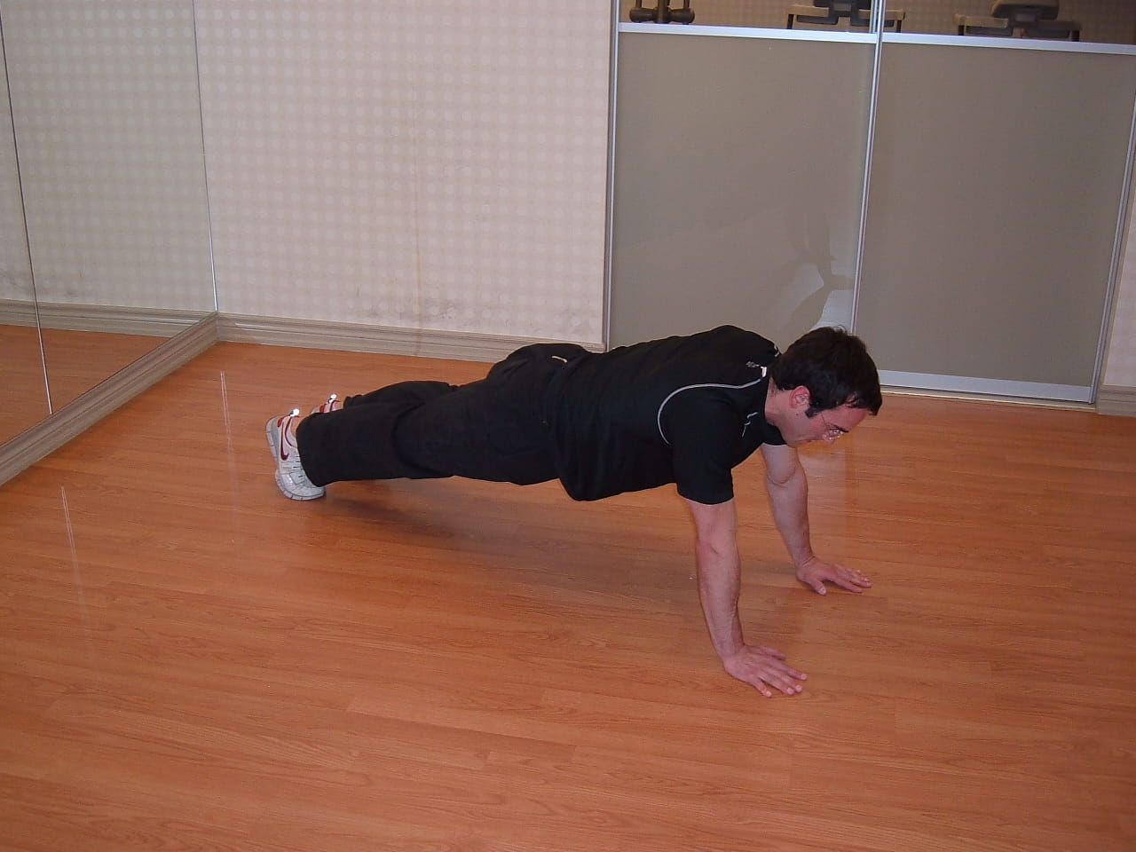 cross body mountain climber core exercise